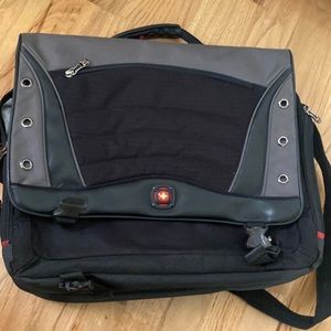 Swiss Army Swiss Gear laptop messenger